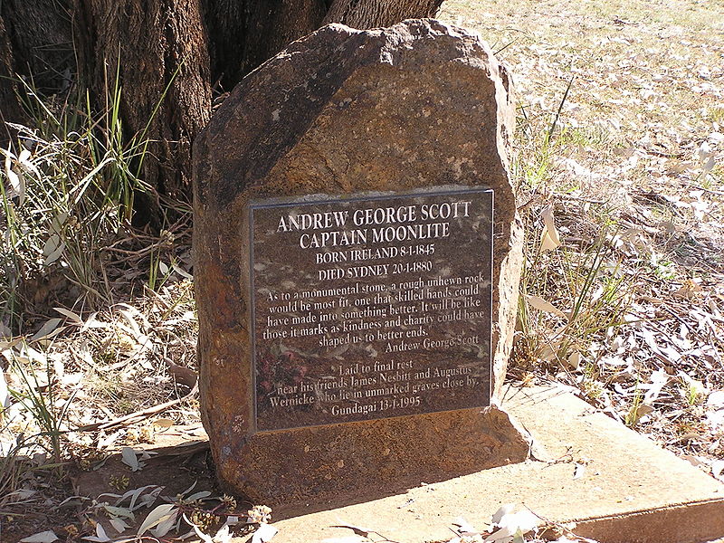 800px-gundagai_cemetery_moonlight_headstone