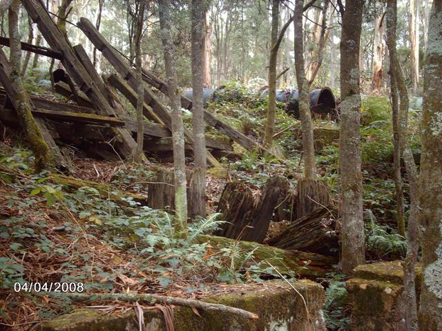 remains-of-yankee-mine-and-chimney-sml